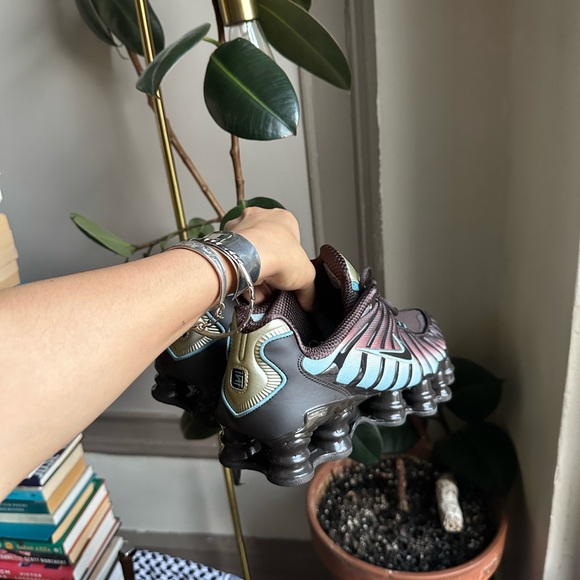 Nike Shox TL Sneakers in Velvet Brown, Denim & Desert Khaki - Picture 2 of 6